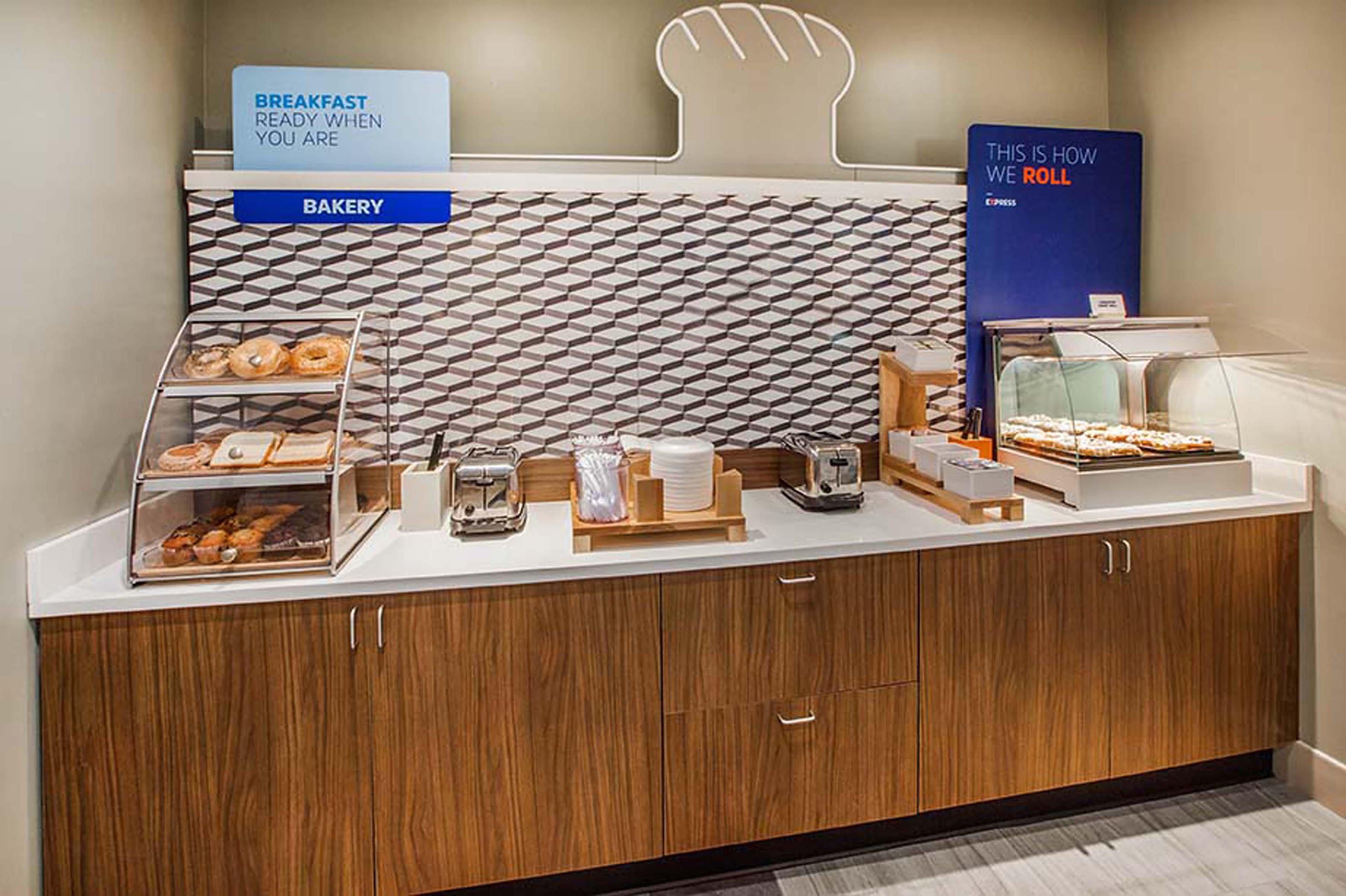 Holiday Inn Express Richmond-Brandermill-Hull Street By Ihg Экстерьер фото